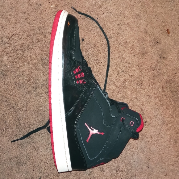 Bred Jordan 1 flight 4 - Picture 2 of 6